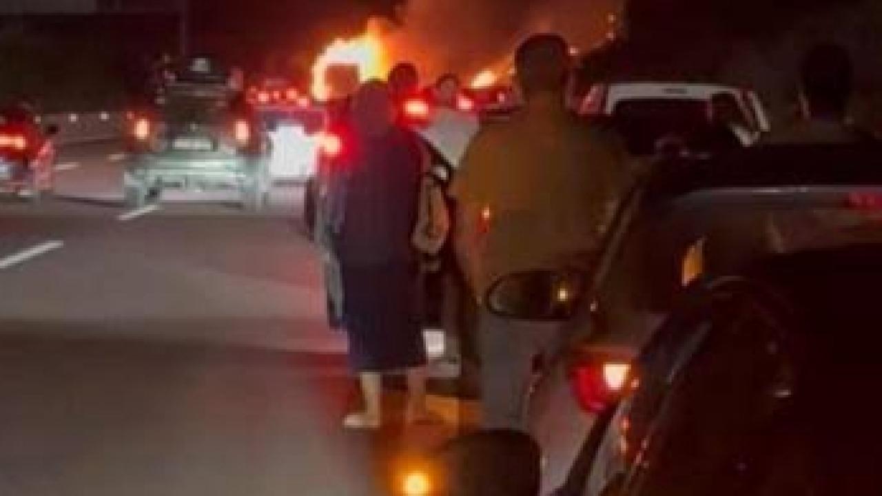 Şanlıurfa’da TIR alev alev yandı: Yükler kullanılamaz hale geldi