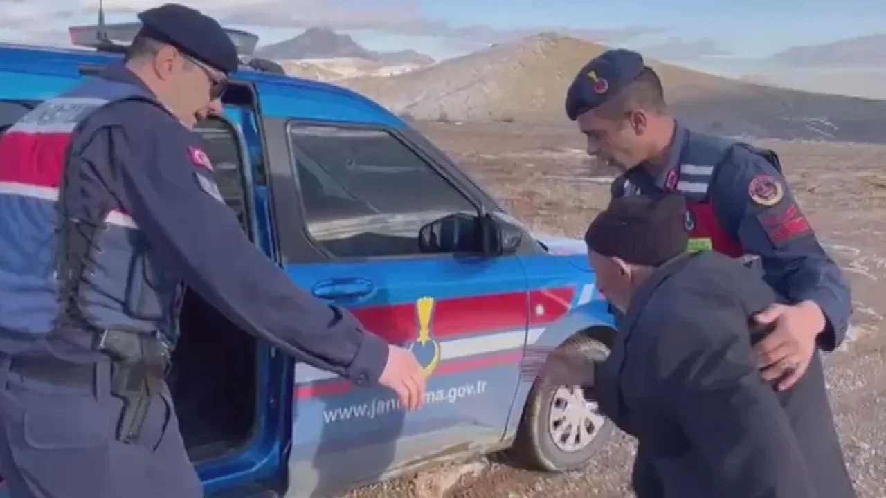 “Aracı Kirletmeyeyim” Dedi, Jandarmanın Sözleri Yürekleri Isıttı