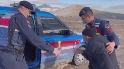 “Aracı Kirletmeyeyim” Dedi, Jandarmanın Sözleri Yürekleri Isıttı