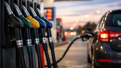 AKARYAKITTA REKOR ARTIŞ KAPIDA: MOTORİNDE TARİHİ ZAM BEKLENİYOR