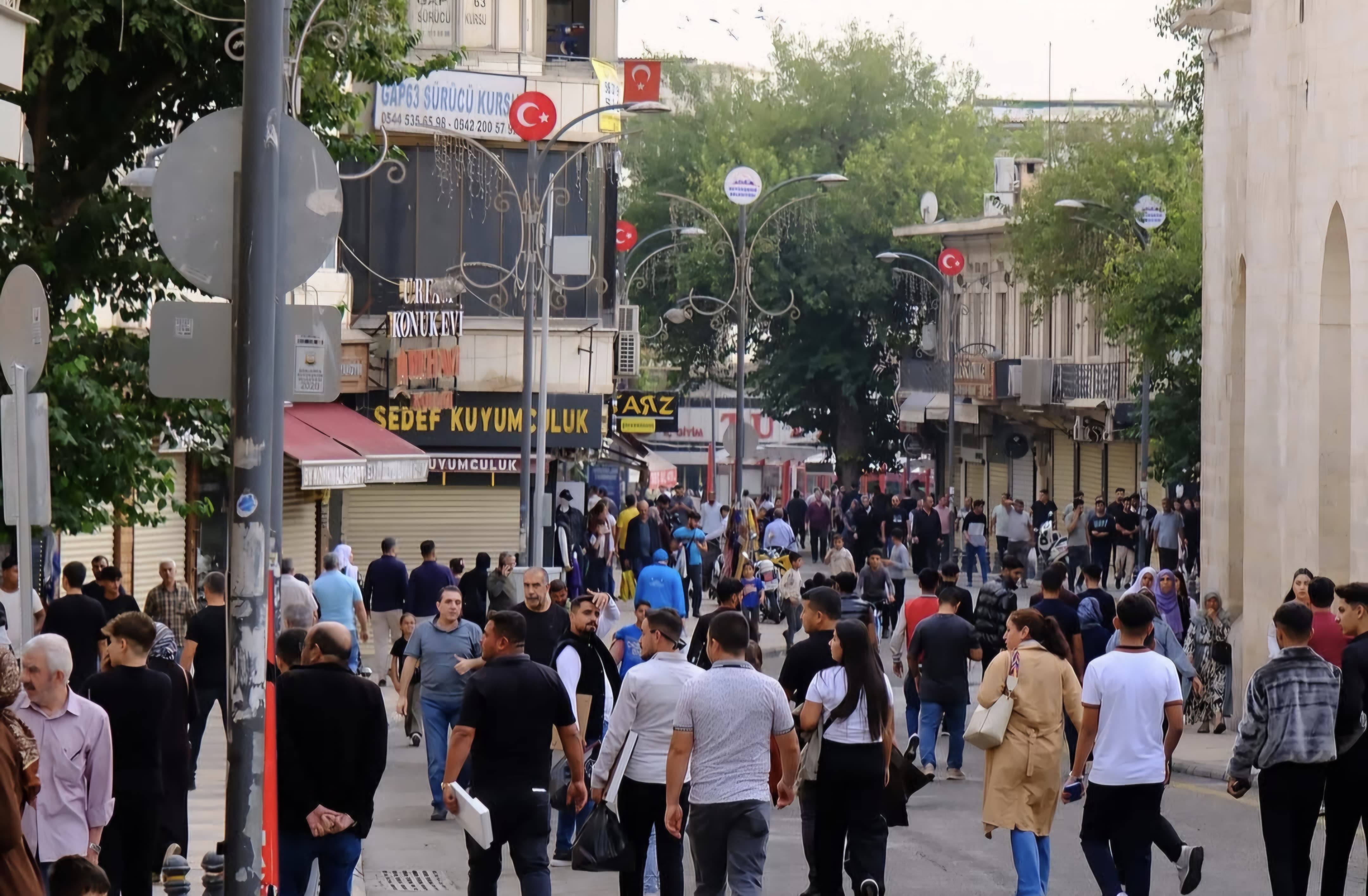 Divanyolu Caddesi Artık Yayaların: Urfa’nın Kalbi Trafiğe Kapandı