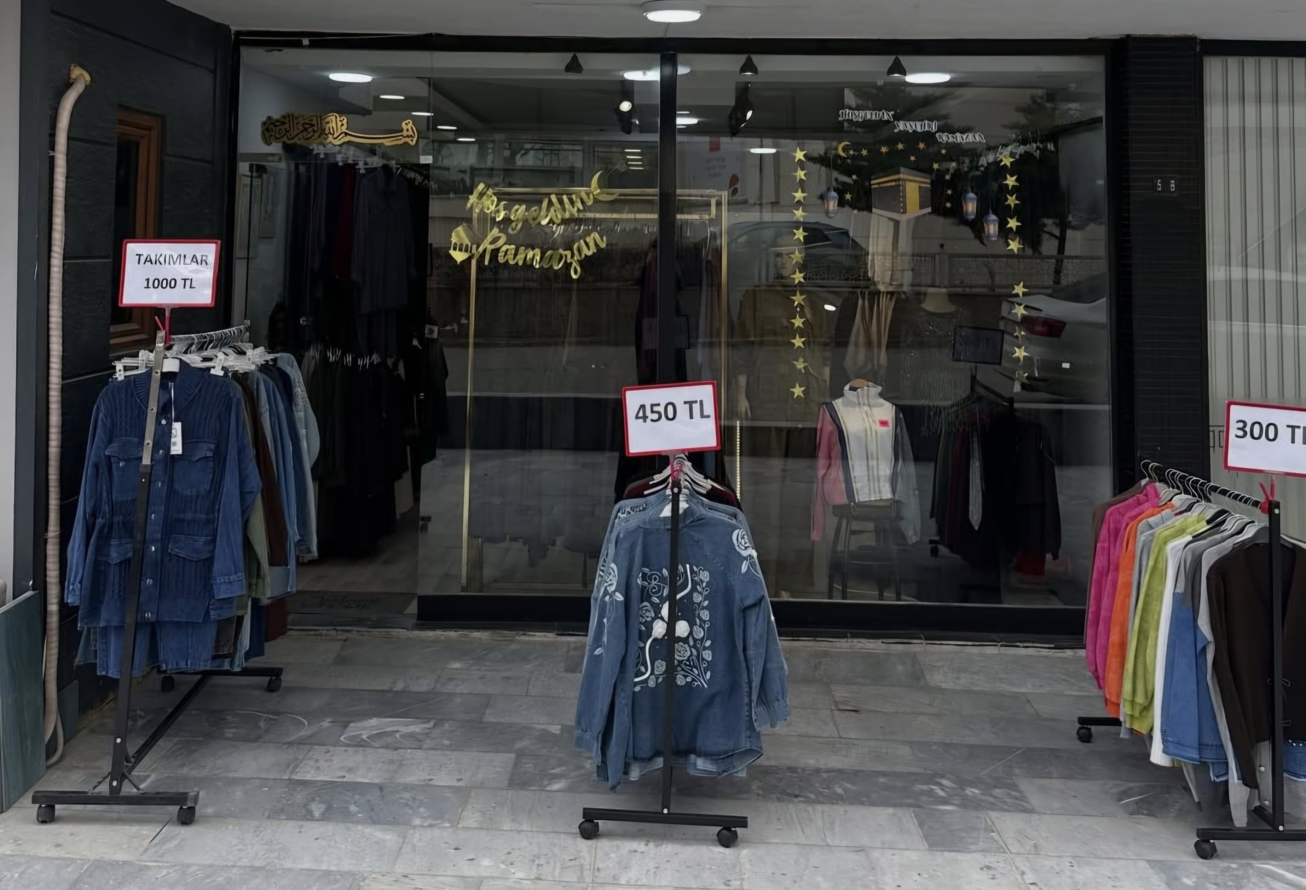 Bayram Öncesi Alışveriş Hareketliliği: Karaköprü’de Kadın Giyimde Yeni Adres İlgi Görüyor